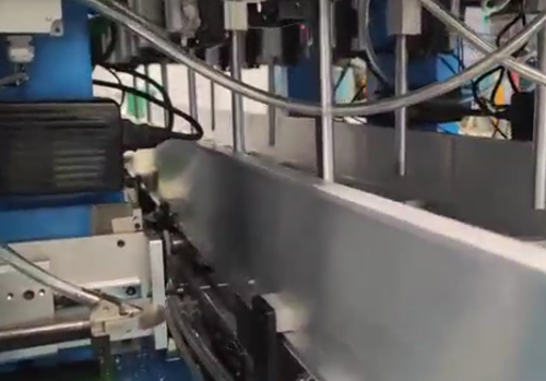 Intelligent flexible assembly line of aluminum alloy bridge
